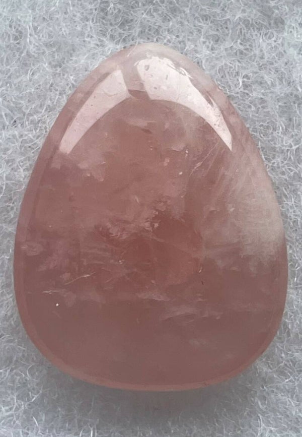 Rozenkwarts knuffelsteen plat