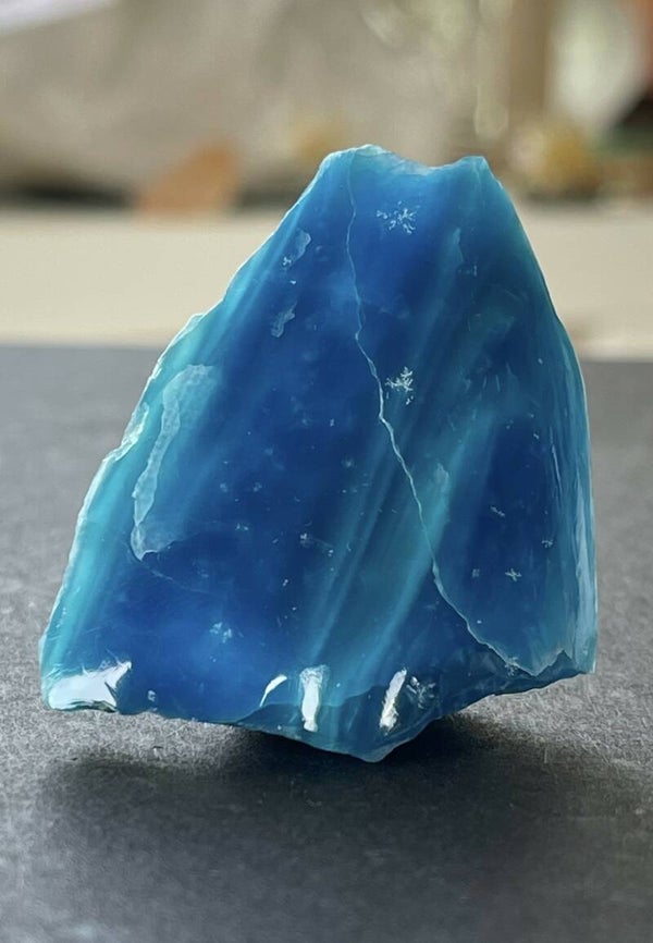 Smithsoniet ruw, één zijde gepolijst, klein
