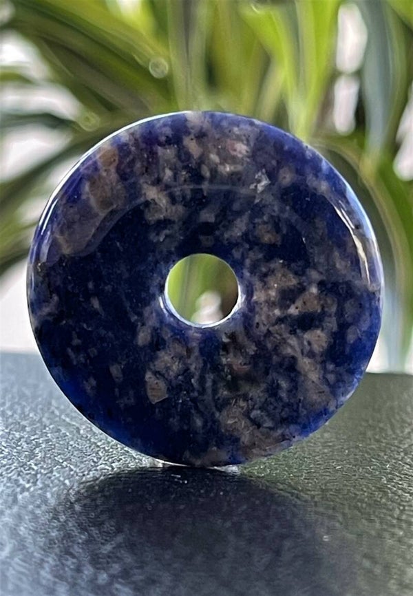 Sodaliet hangertje donut, met veter, medium