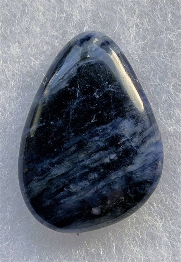 Sodaliet knuffelsteen plat