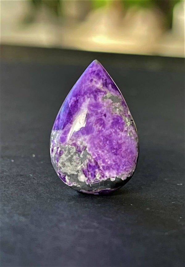 Sugiliet edelsteen cabochon druppel, medium