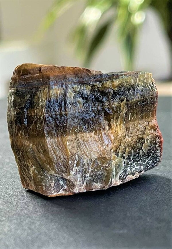 Tijgeroog uit Zuid-Afrika, één zijde ruw, klein