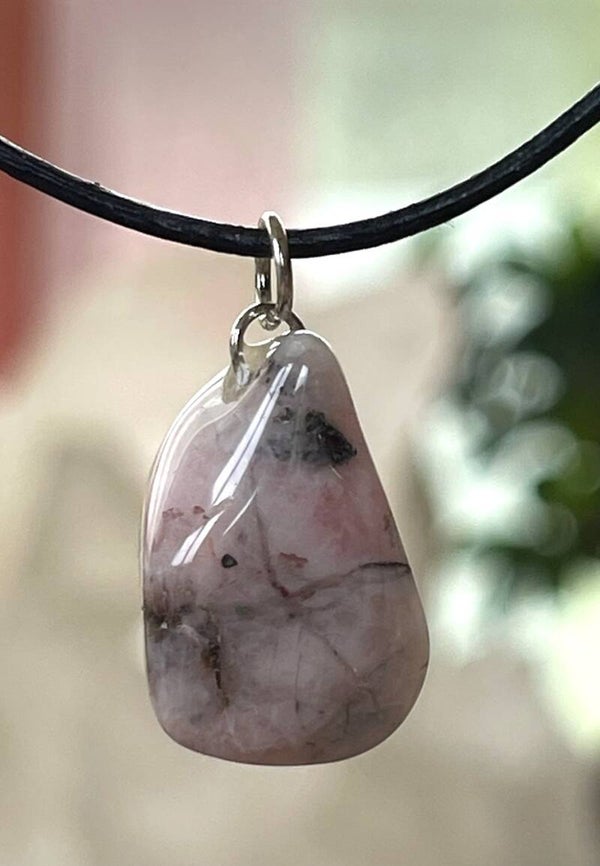 Aardbeienkwarts hangertje, met veter