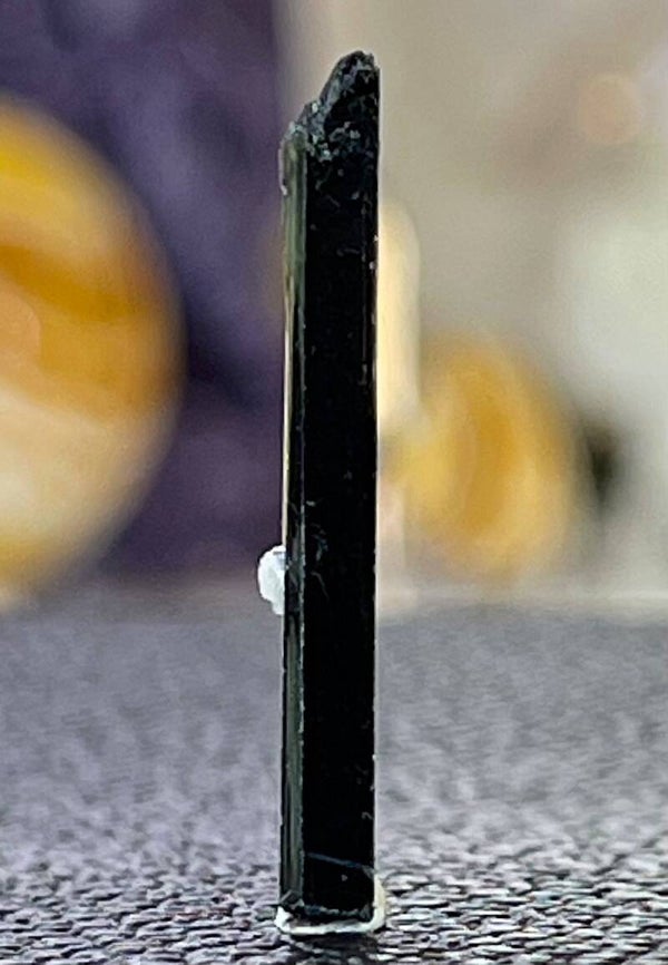 Aegirien met Orthoklaas ruw staafje, klein