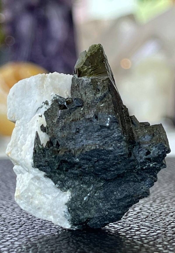 Aegirien met Orthoklaas ruw, klein-medium