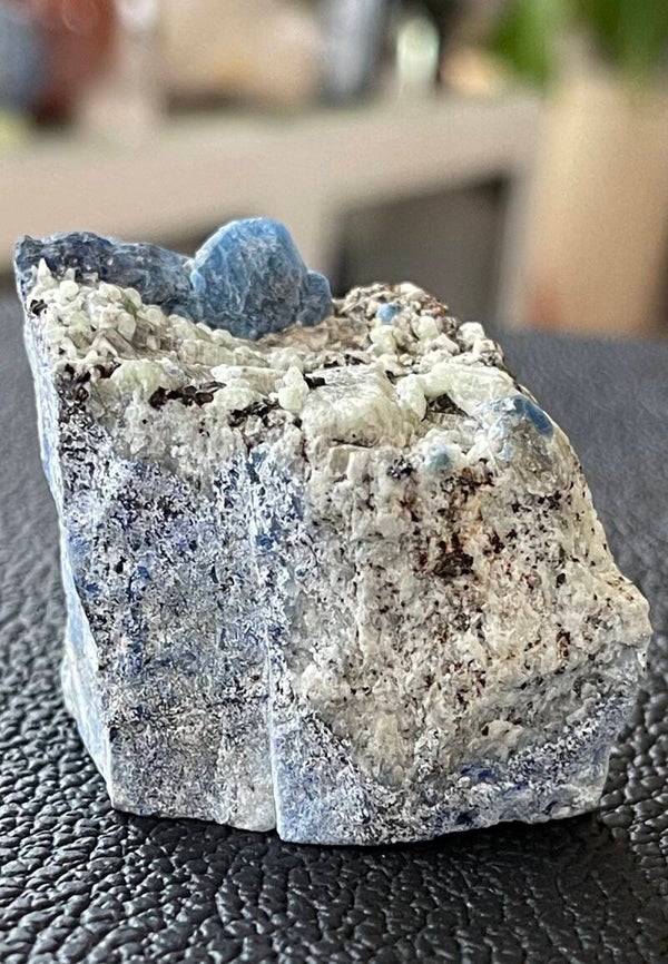 Afghaniet met Lazuriet en Calciet uit Afghanistan ruw, medium