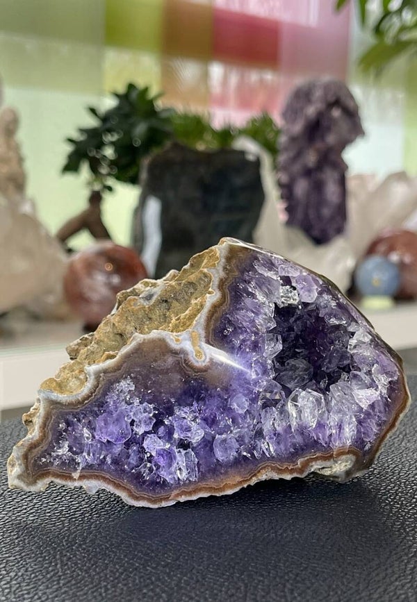 Amethist geode in matrix uit Uruquay ruw, medium