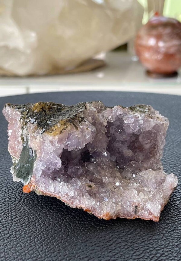 Amethist geode met Hematiet uit Marokko ruw, medium