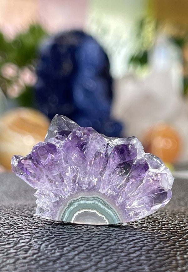 Amethist uit Brazilië, twee zijden gepolijst, klein