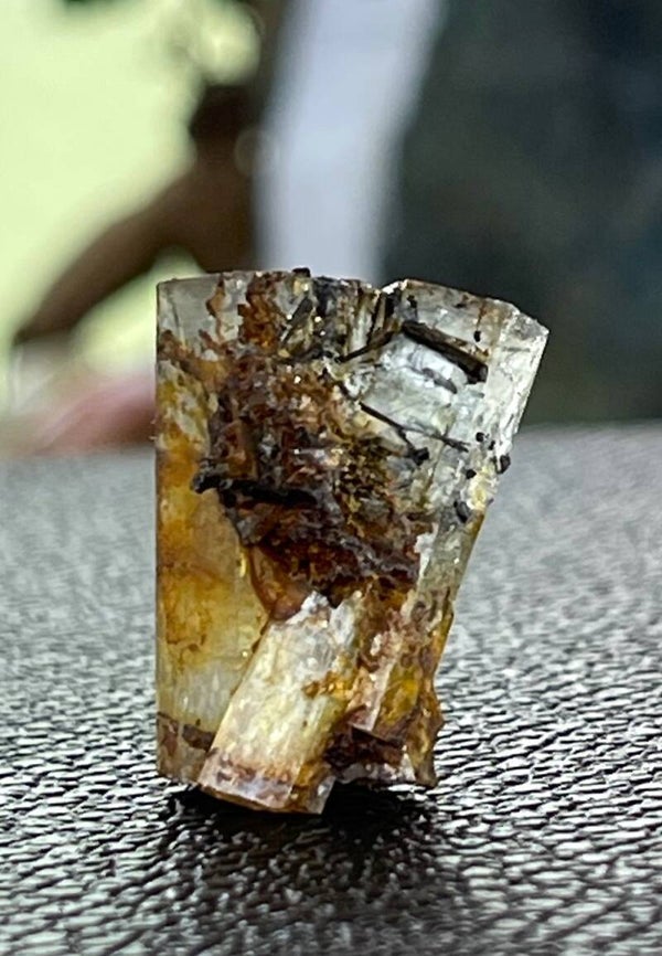 Aquamarijn met Toermalijn samengegroeide staafjes ruw, klein