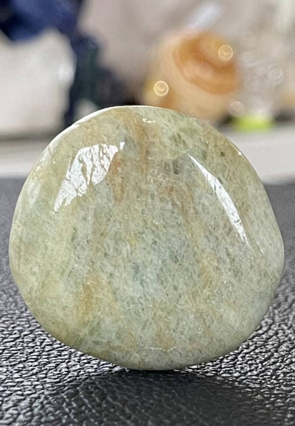 Aquamarijn Beryl knuffelsteen plat, groot