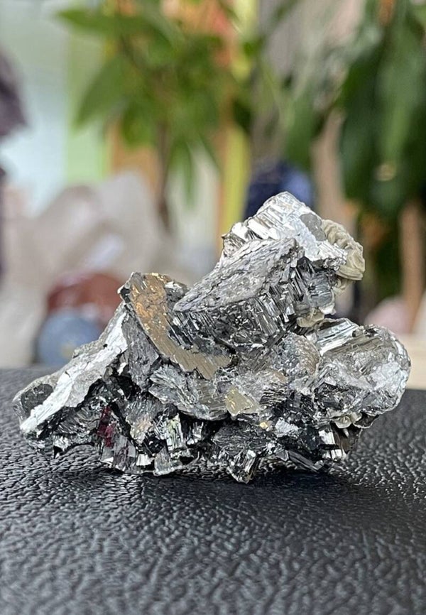 Arsenopyriet met Dolomiet en Bergkristal uit Portugal ruw, medium