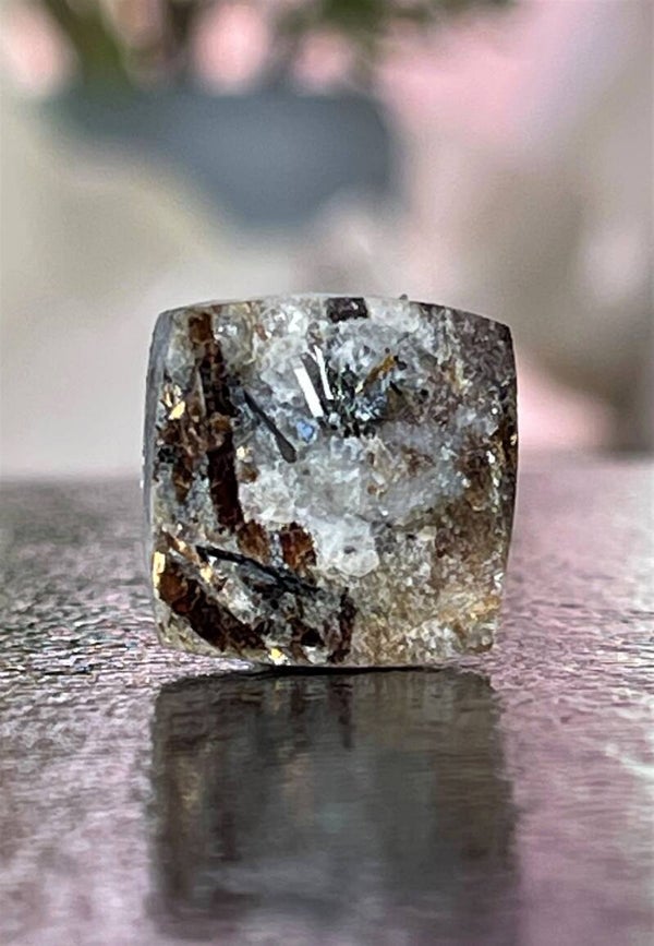 Astrofylliet edelsteen met ruwe bovenkant vierkant, klein