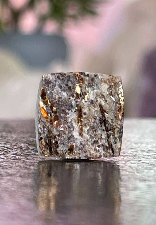 Astrofylliet edelsteen met ruwe bovenkant vierkant, klein