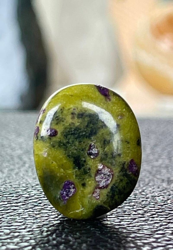 Atlantasiet knuffelsteen plat, heel klein