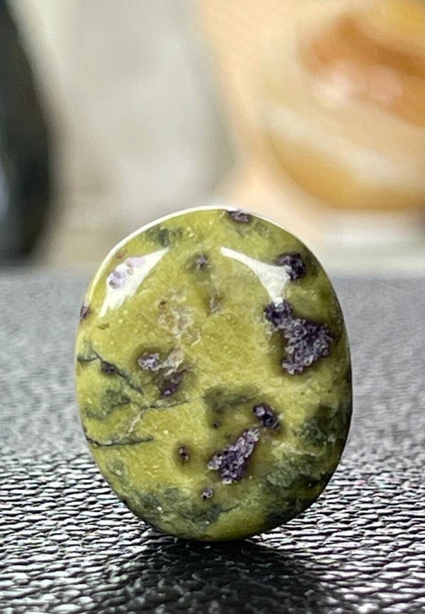 Atlantasiet knuffelsteen plat, heel klein