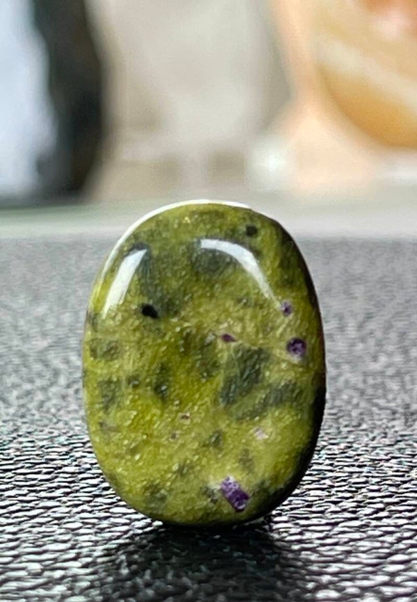 Atlantasiet knuffelsteen plat, heel klein