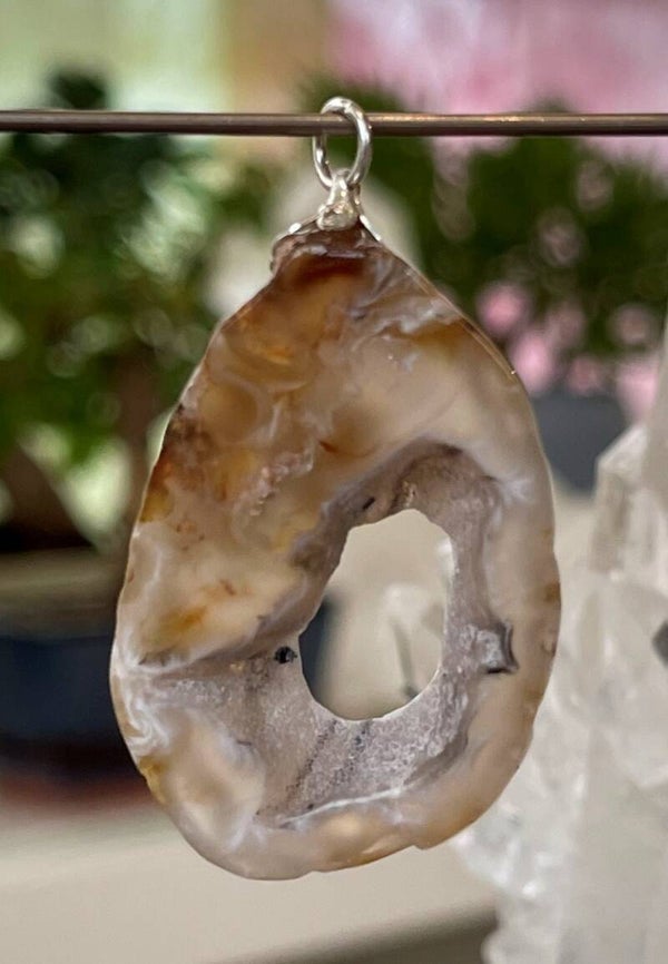 Avaloniet hangertje open getrommeld, met veter