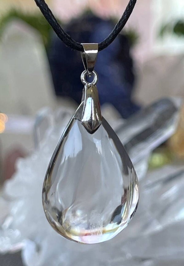 Bergkristal hangertje druppel doorboord, met veter