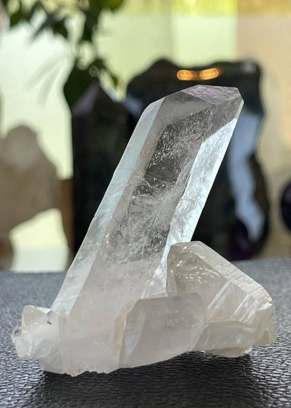 Lemurische Bergkristal punt uit de Himalaya India ruw, medium