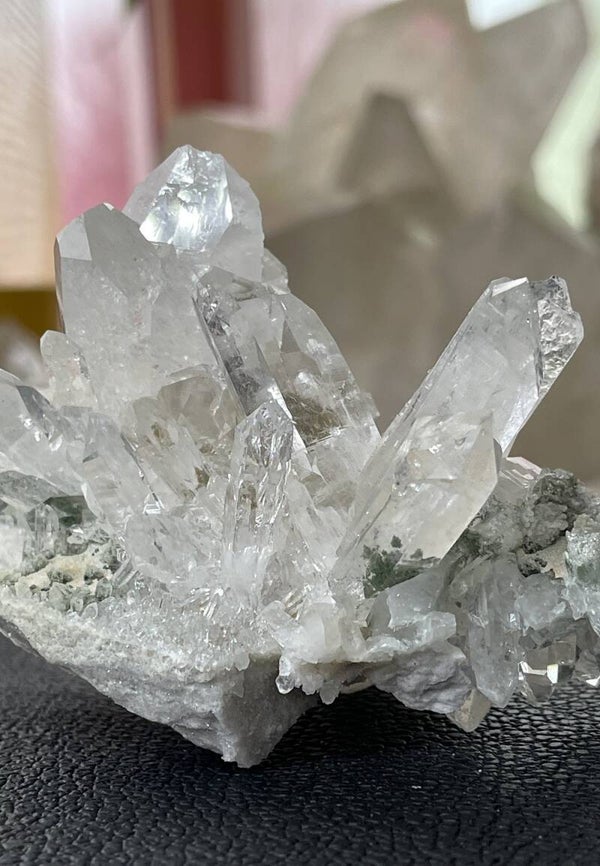 Bergkristal cluster uit de Himalaya, India ruw, medium