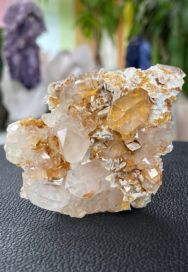 Bergkristal Kwarts cluster met Hematiet uit Frankrijk ruw, medium