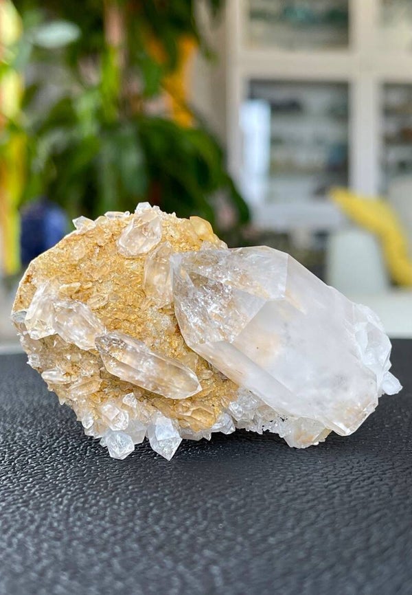 Bergkristal Kwarts punten op matrix uit Frankrijk ruw, medium