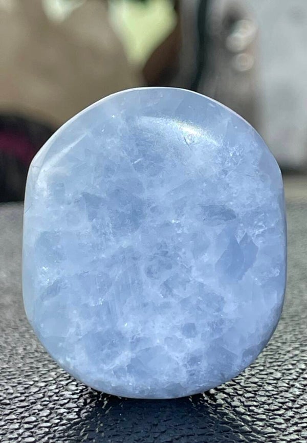 Blauwe Calciet knuffelsteen plat