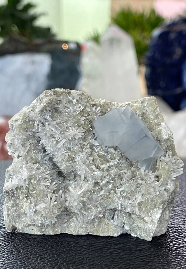 Blauwe Fluoriet met Bergkristal uit China ruw, medium