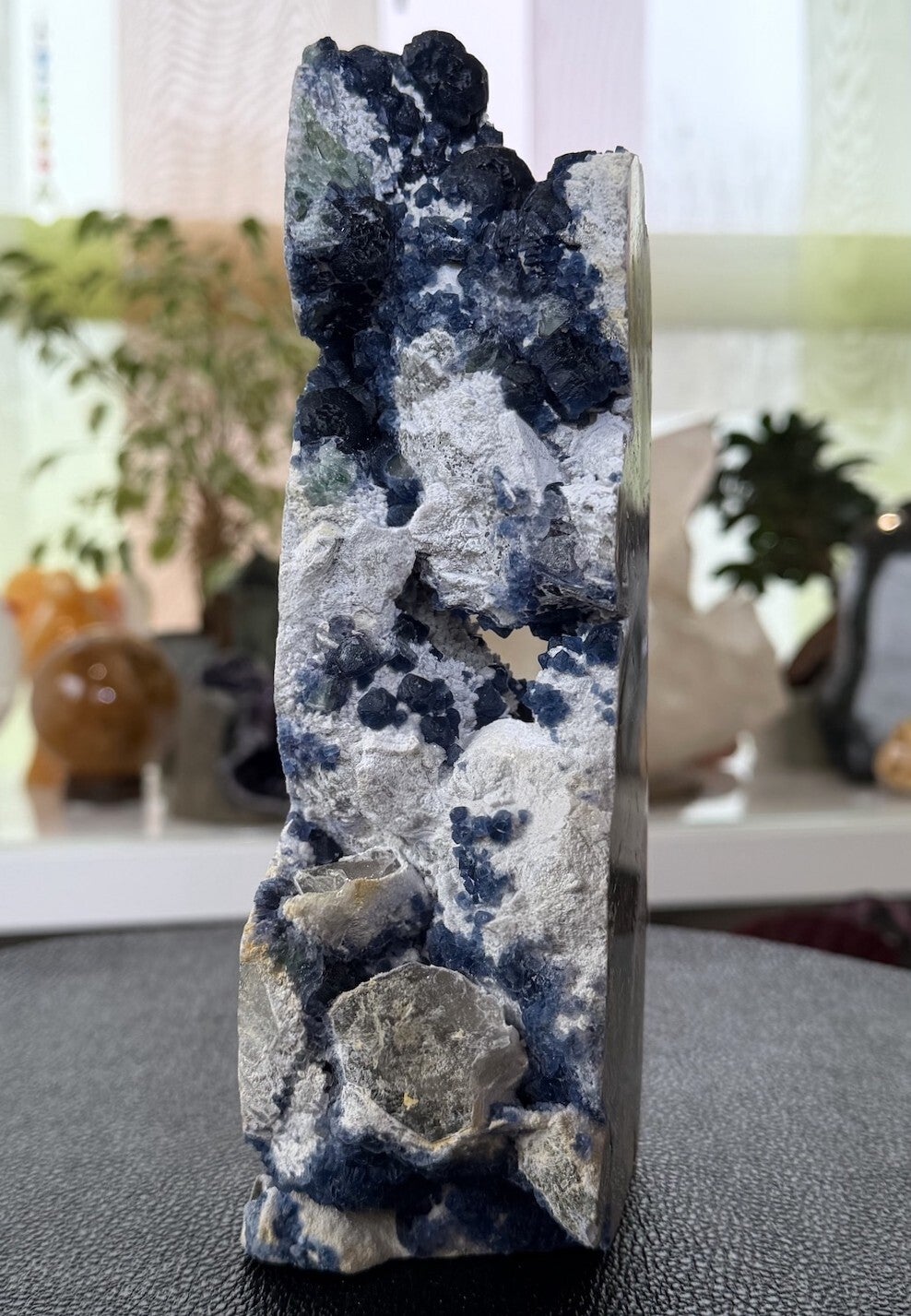 Blueberry blauwe Fluoriet op Kwarts uit China, toren ruw en gepolijst