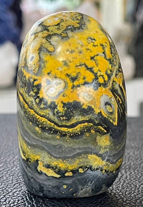 Bumble Bee Jaspis free form staand, medium