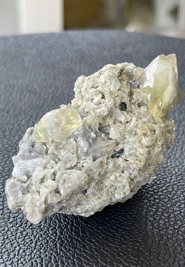 Calciet met Bariet en Pyriet uit Spanje ruw, medium