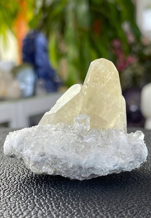 Calciet punten met witte Fluoriet en Bariet uit Spanje ruw, medium