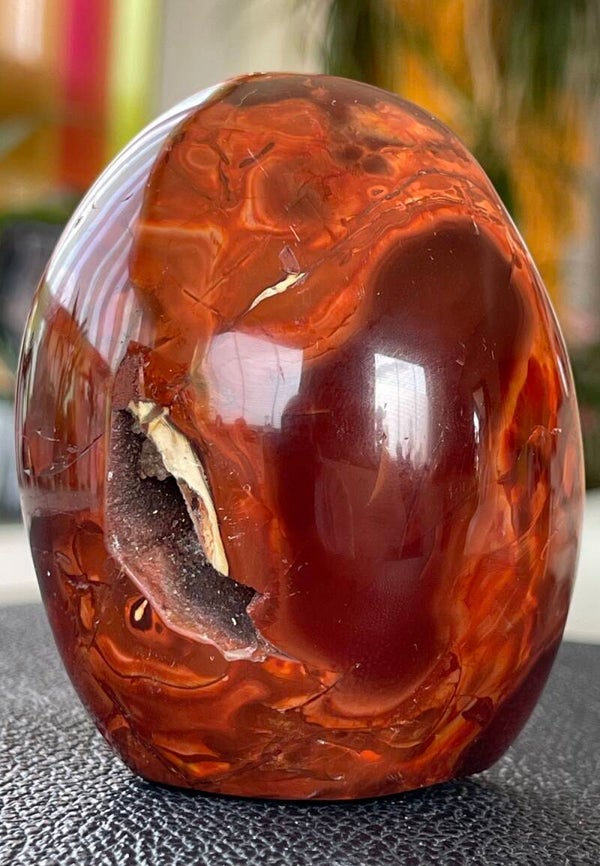 Carneool free form staand, medium