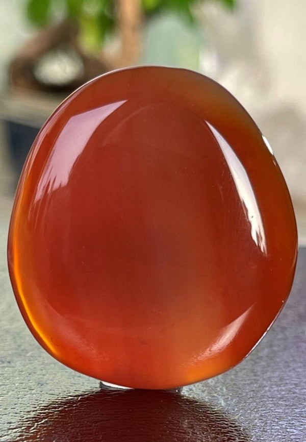 Carneool knuffelsteen plat, groot