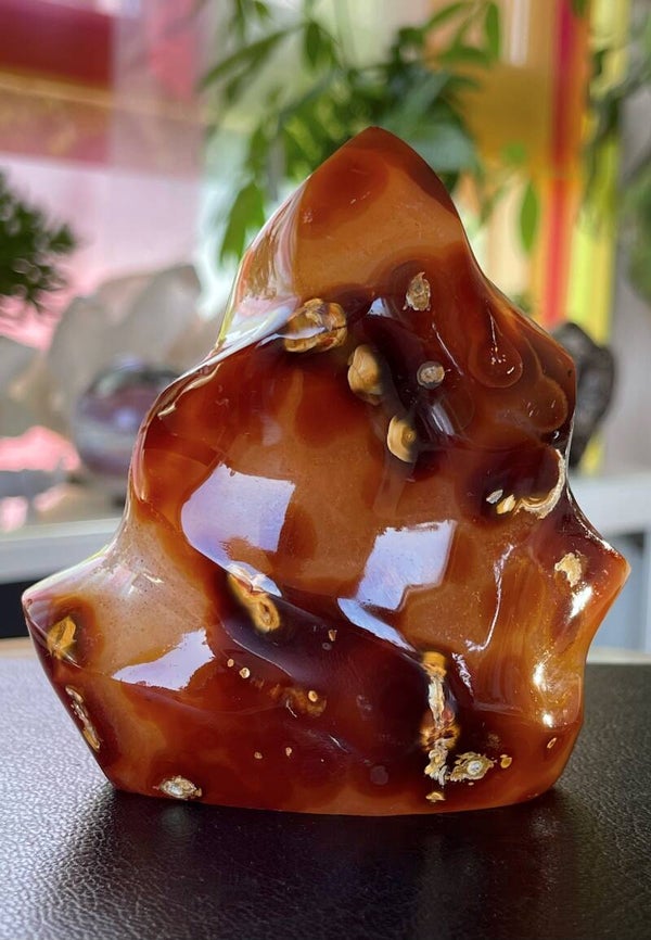 Carneool free form vlam staand