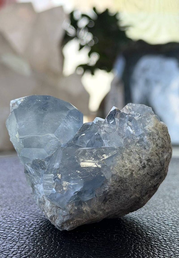 Celestien uit Madagaskar ruw, medium