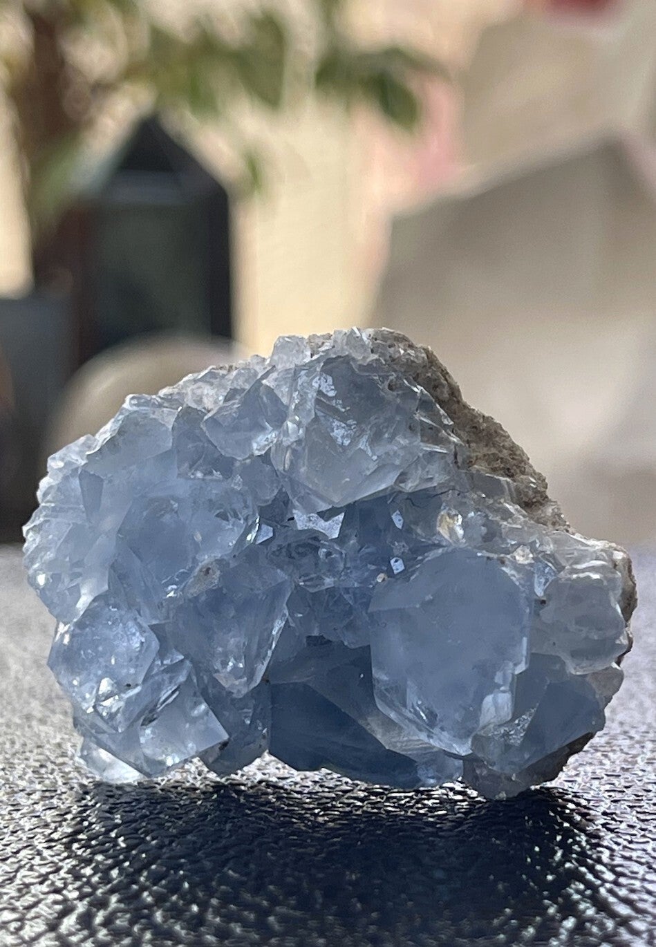 Celestien uit Madagaskar ruw, klein