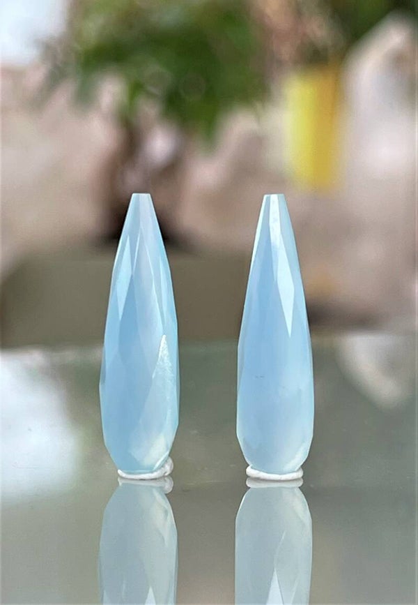 Chalcedoon edelsteen facet geslepen druppel, klein, per paar