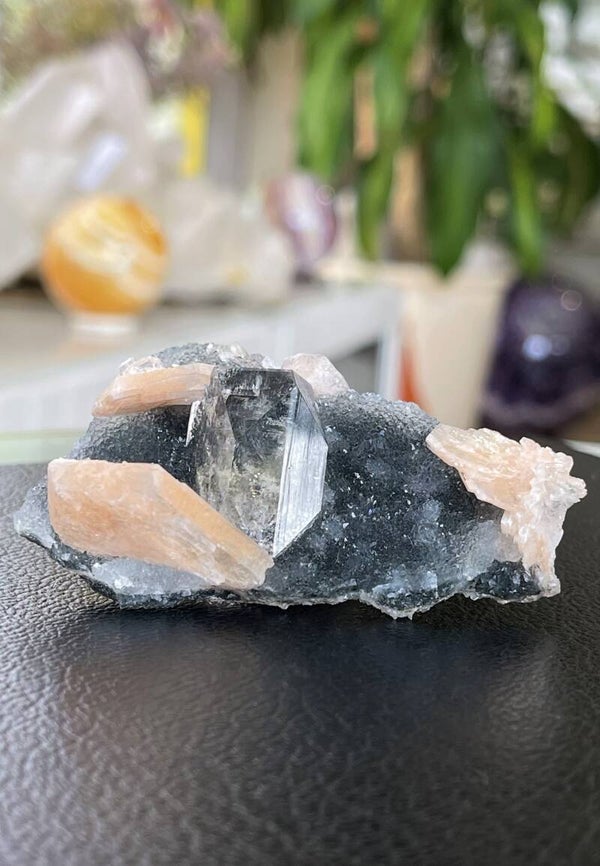 Chalcedoon met Apofylliet en Stilbiet uit India ruw, medium