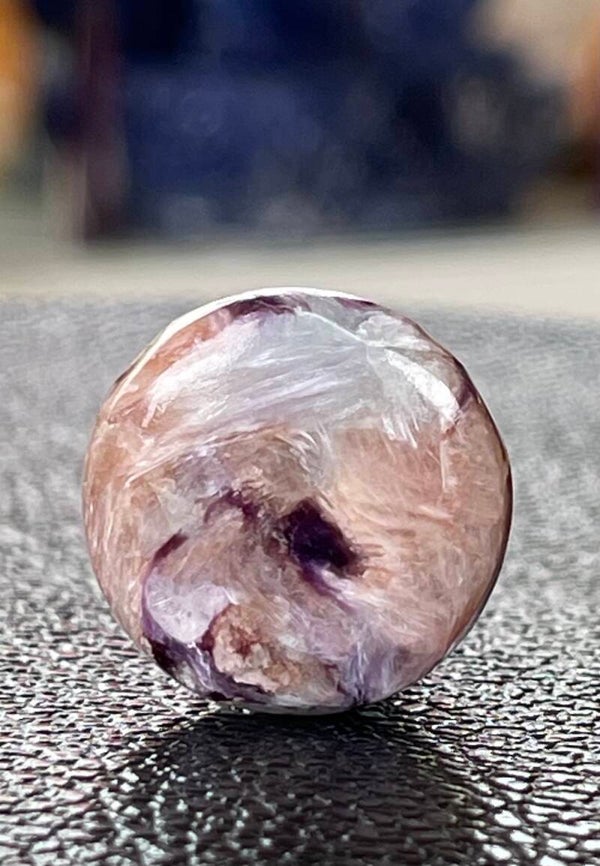 Charoiet edelsteen cabochon rond uit Siberië, medium