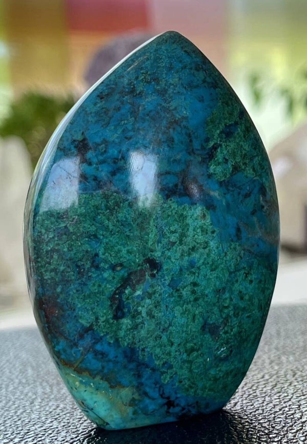 Chrysocolla uit Peru, free form staand