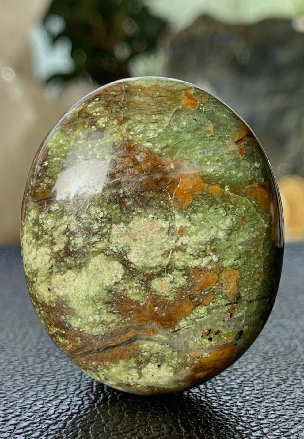 Chrysopraas handsteen, medium