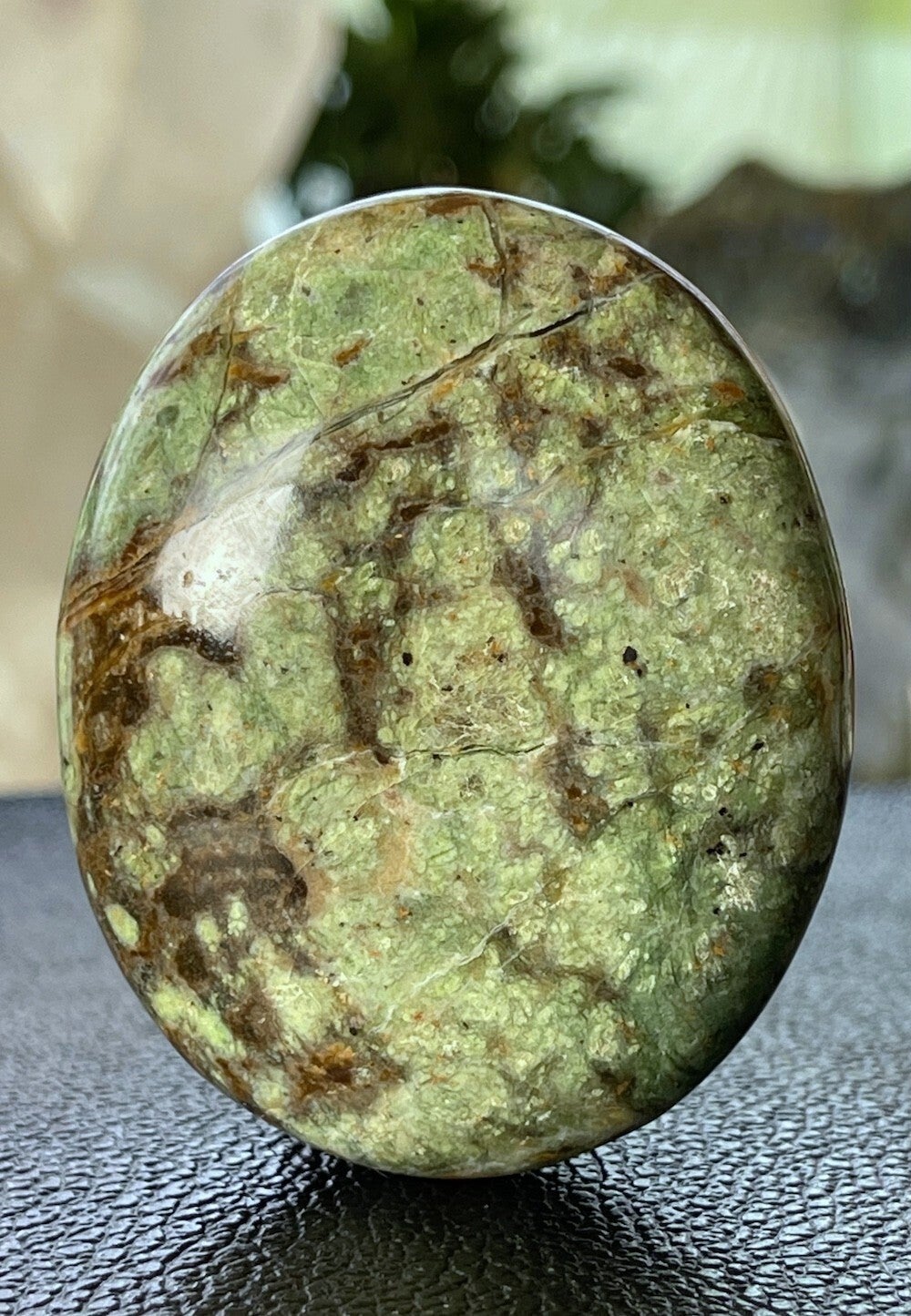Chrysopraas handsteen, medium