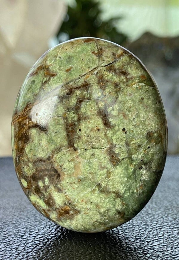 Chrysopraas handsteen, medium
