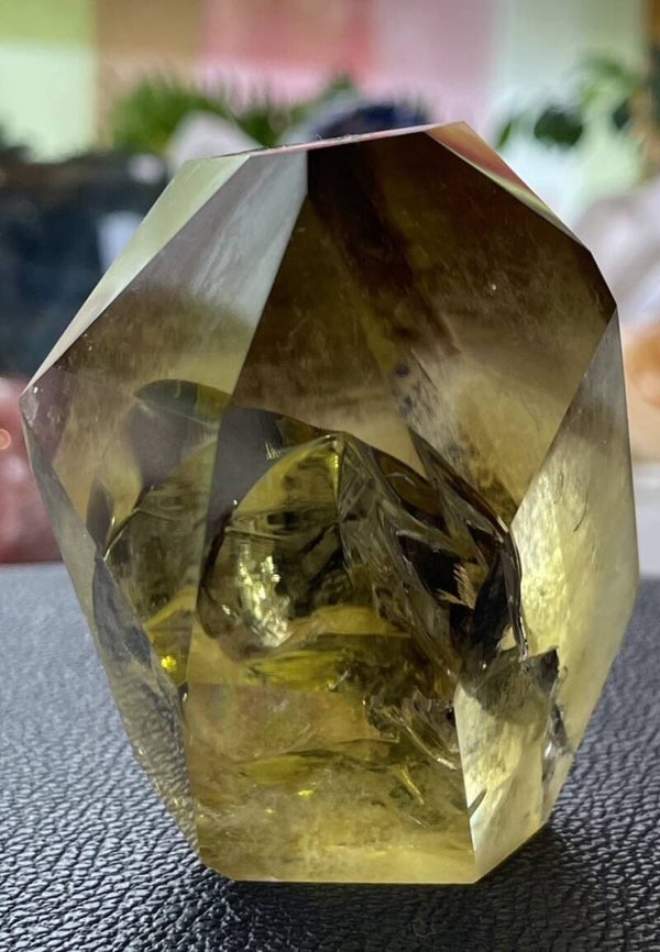 Citrien  punt uit Brazilië gepolijst, medium-groot