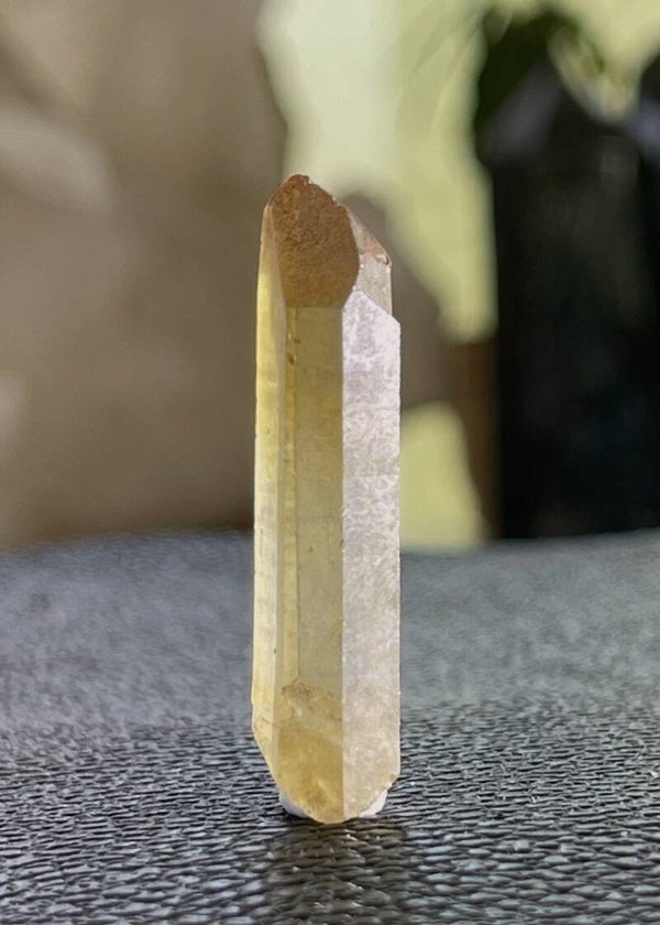 Citrien punt uit Tanzania ruw, klein