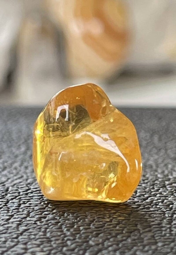 Citrien trommelsteen, klein