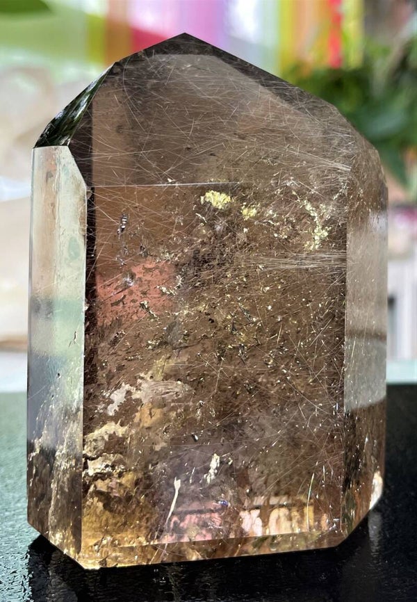 Citrien met Rutielkwarts punt uit Brazilië, gepolijst