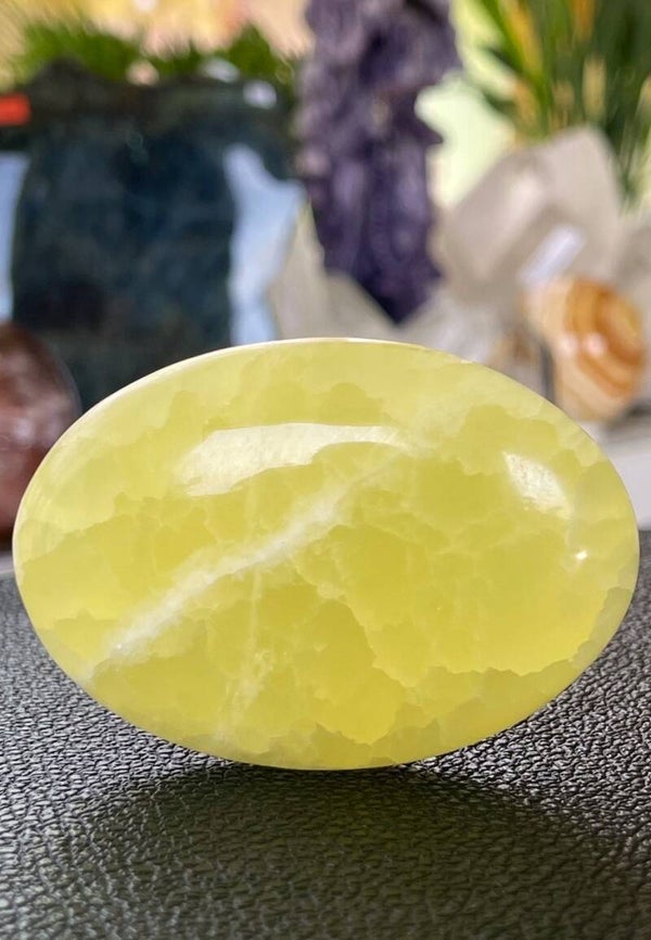 Gele Citroen Calciet handsteen, medium